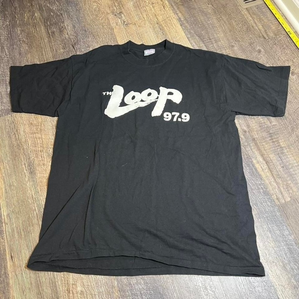 Vintage 1990s 97.9 the loop radio tee